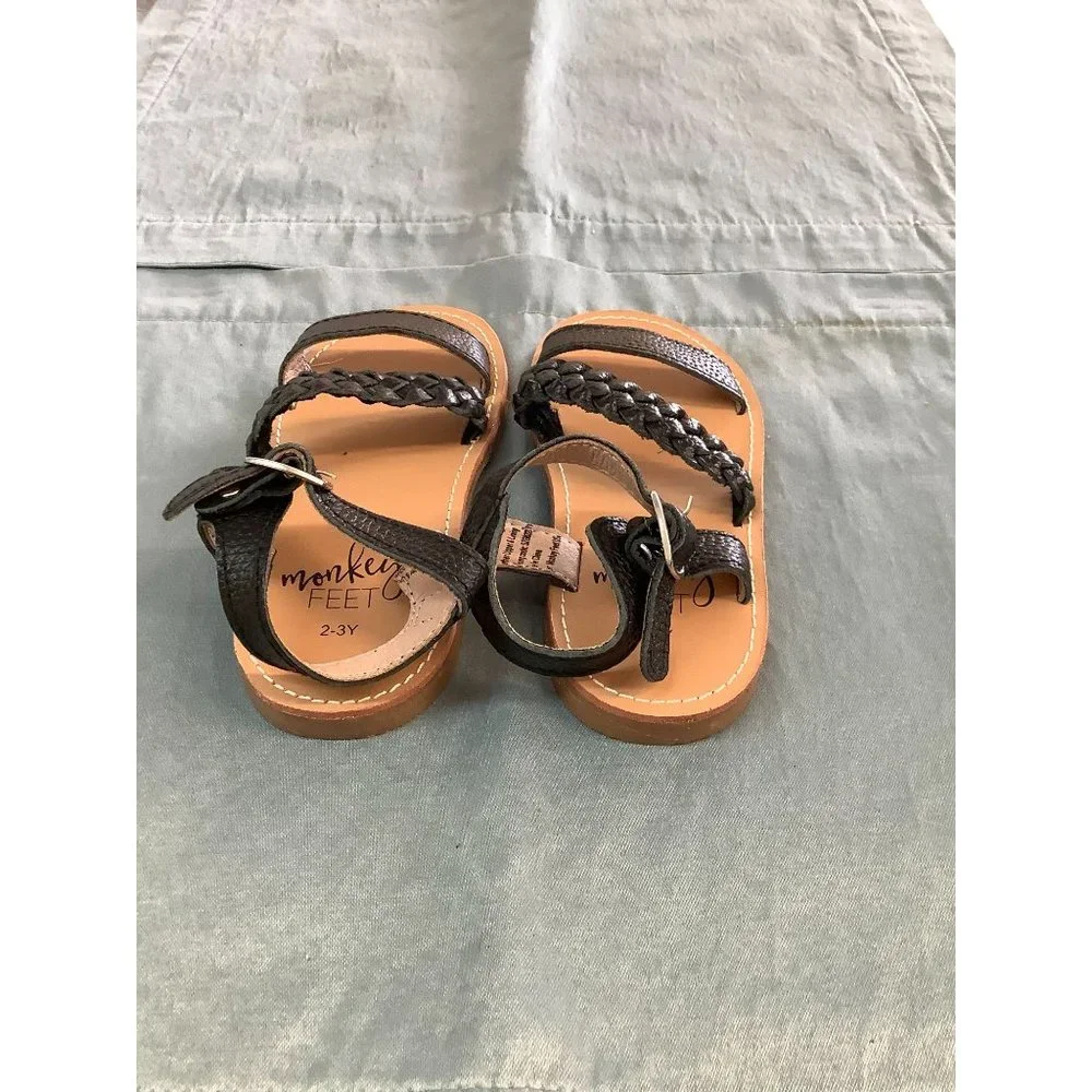 Black Sandals‎
